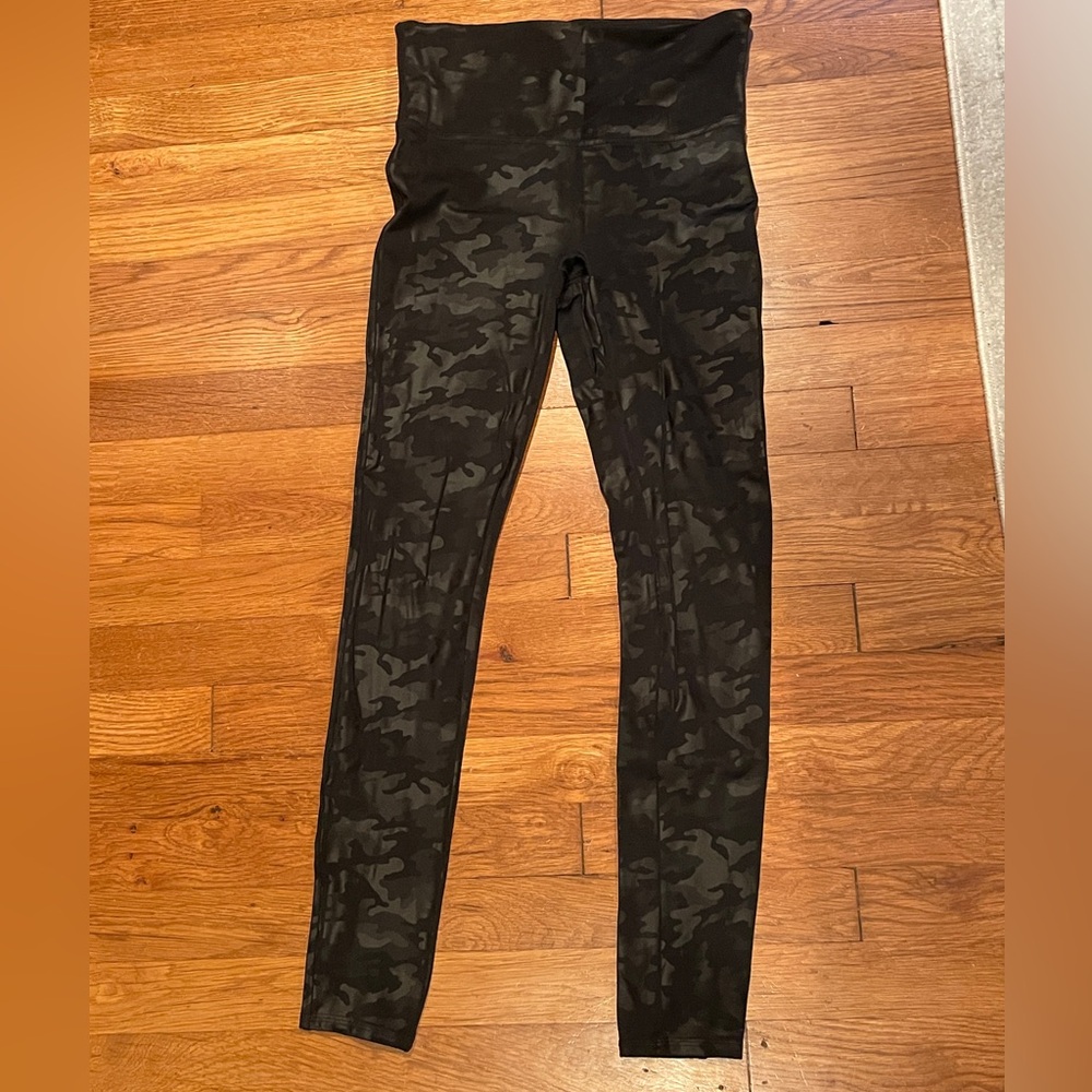 Spanx women’s gloss camo leggings medium